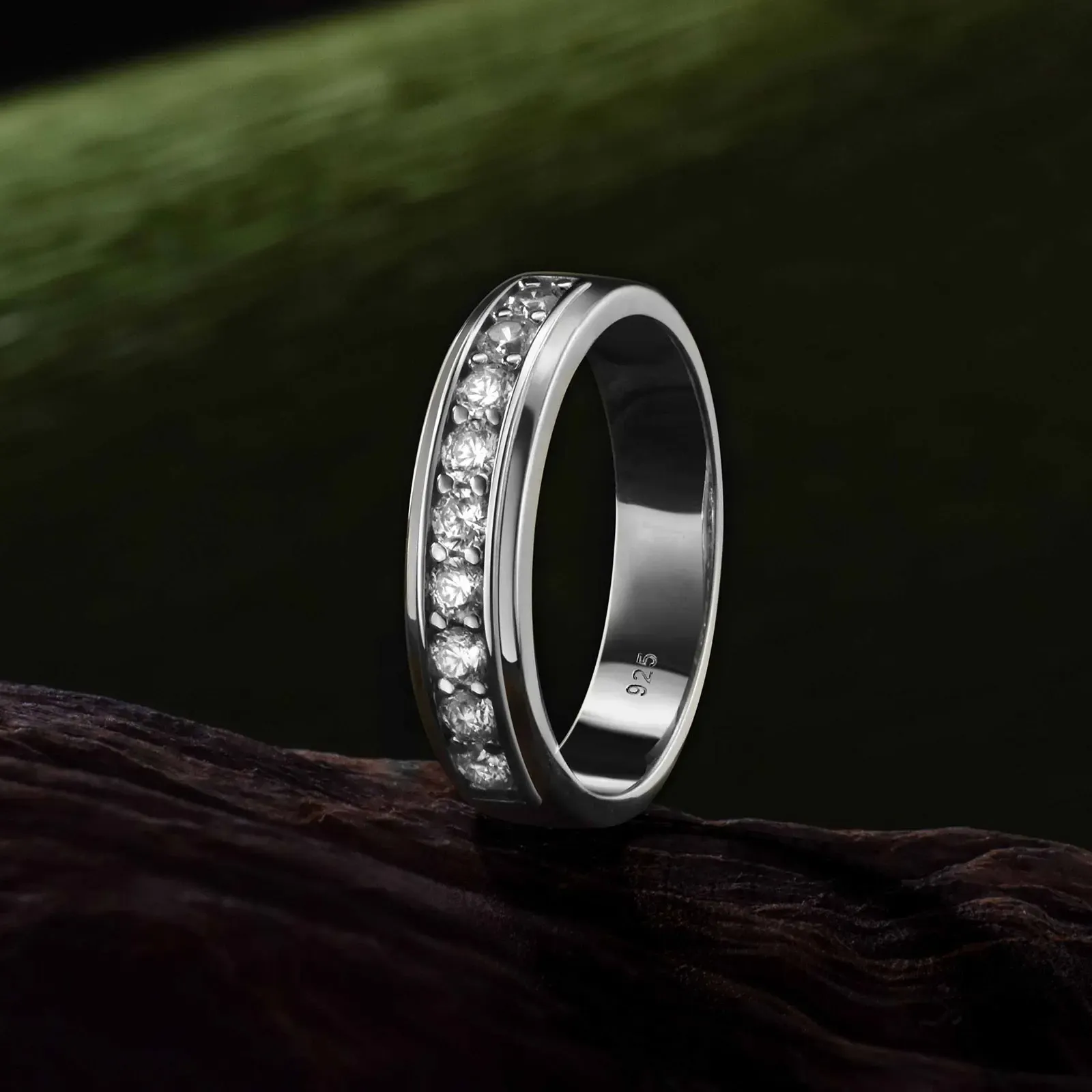 Zertifizierter Herrenring aus 925er Silber mit Moissanit-Halbkranz