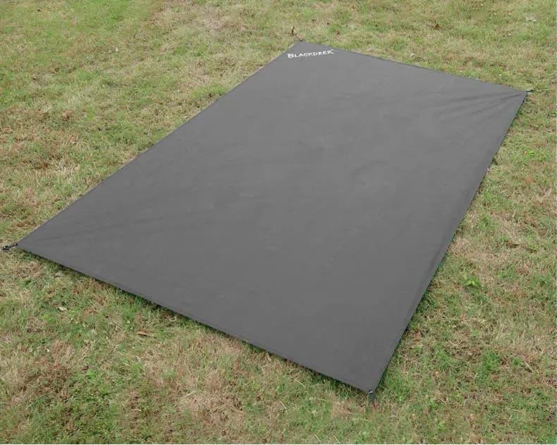 BLACKDEER ultraleichte Zeltunterlage mit Wetterschutz