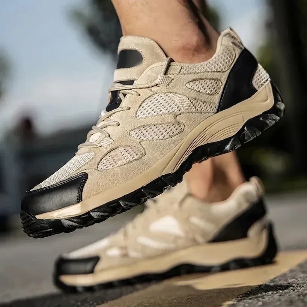 Leichte beige Herren-Trekkingschuhe aus Mesh