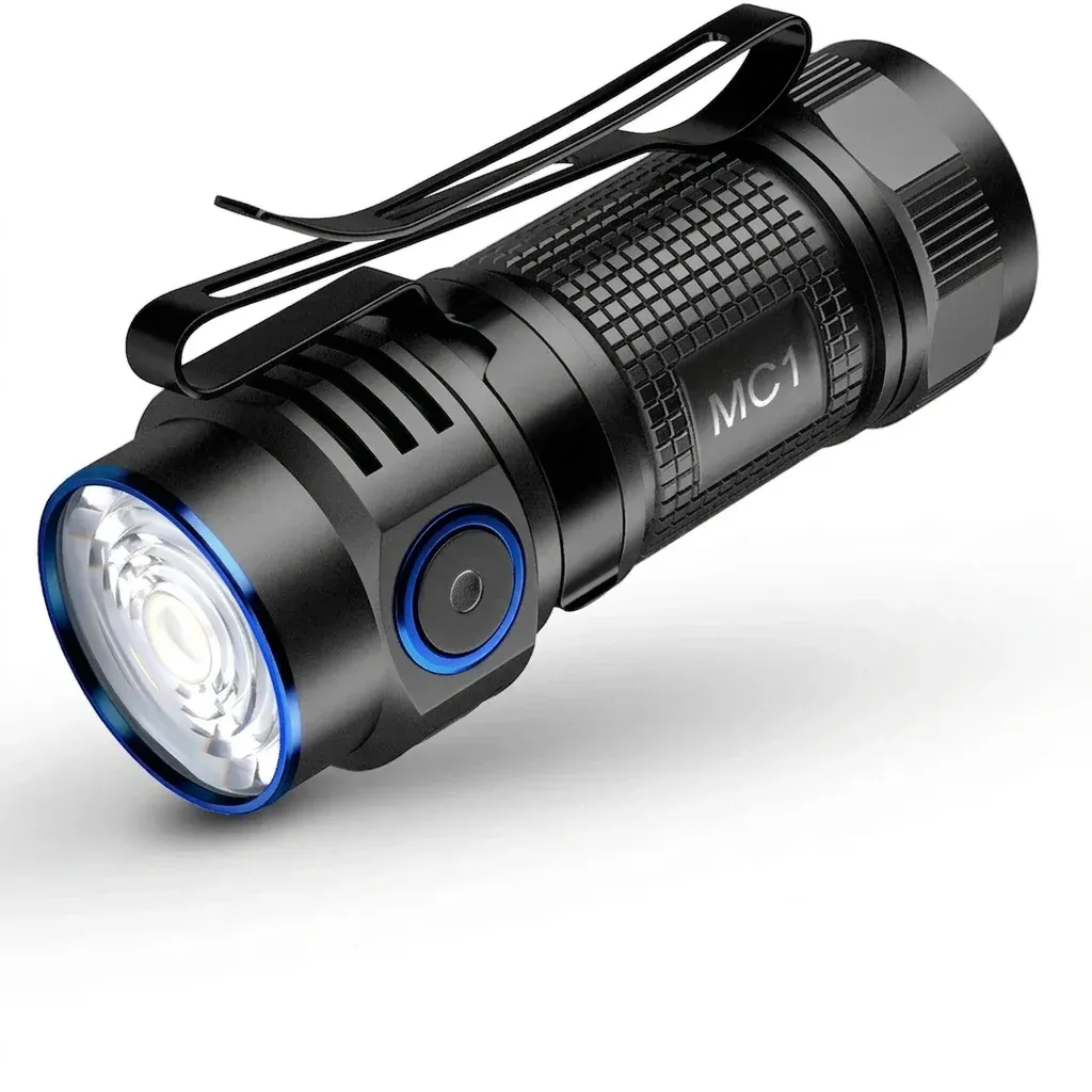 TrustFire MC1 Taschenlampe auf weißem Hintergrund