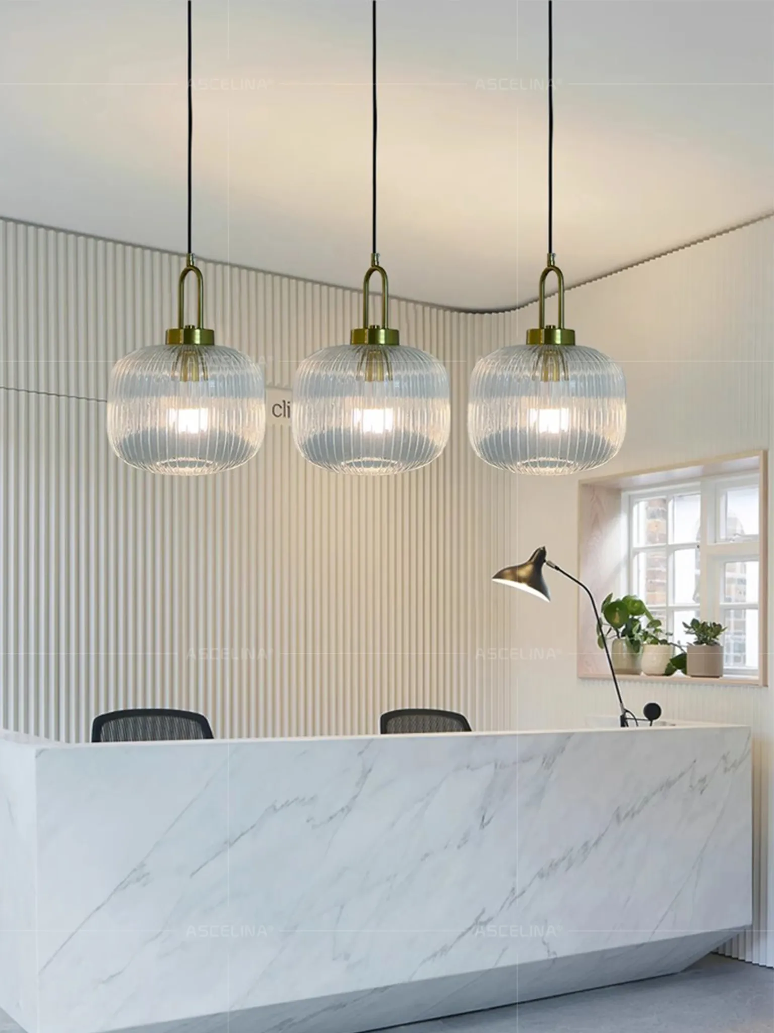 Transparente Glas-Pendelleuchte mit E27-Fassung